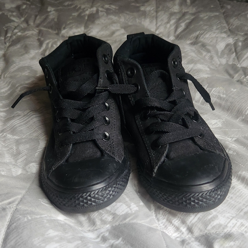 Junior black Converse size 4.5